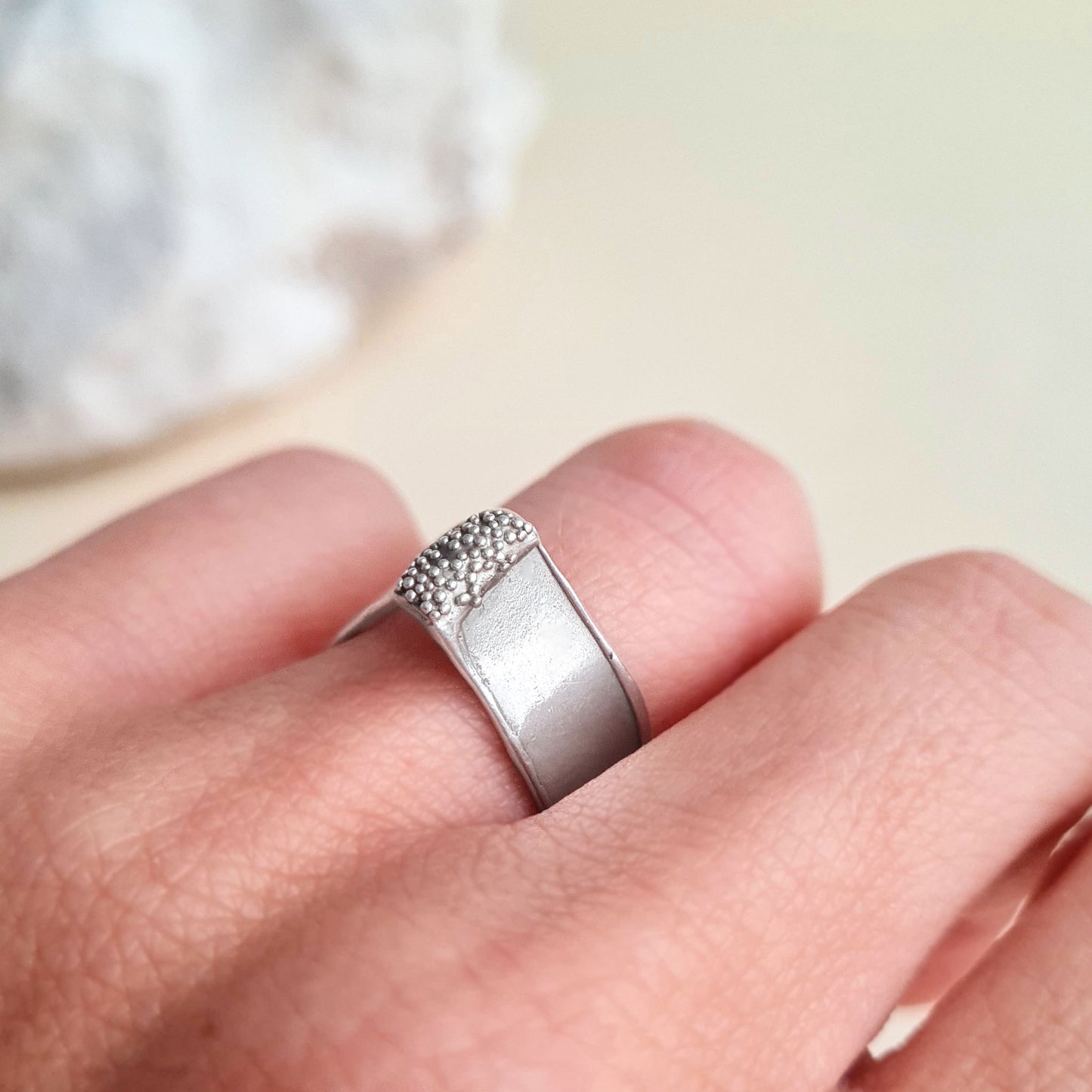 CORALINE - Anello in argento 925 a fascia con forma a goccia