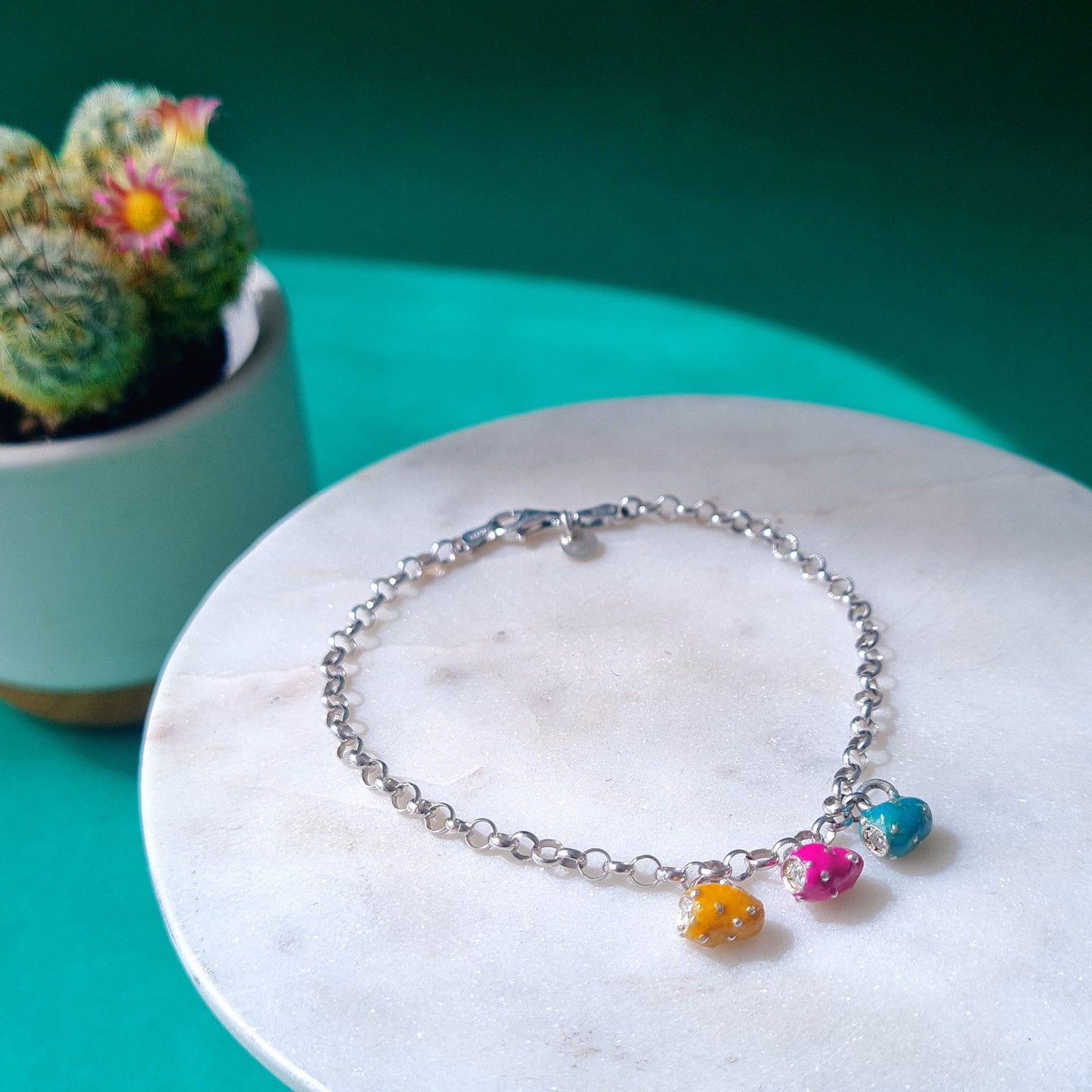 FICHI D'INDIA - Bracciale in argento 925 a catena con 3 charms fico