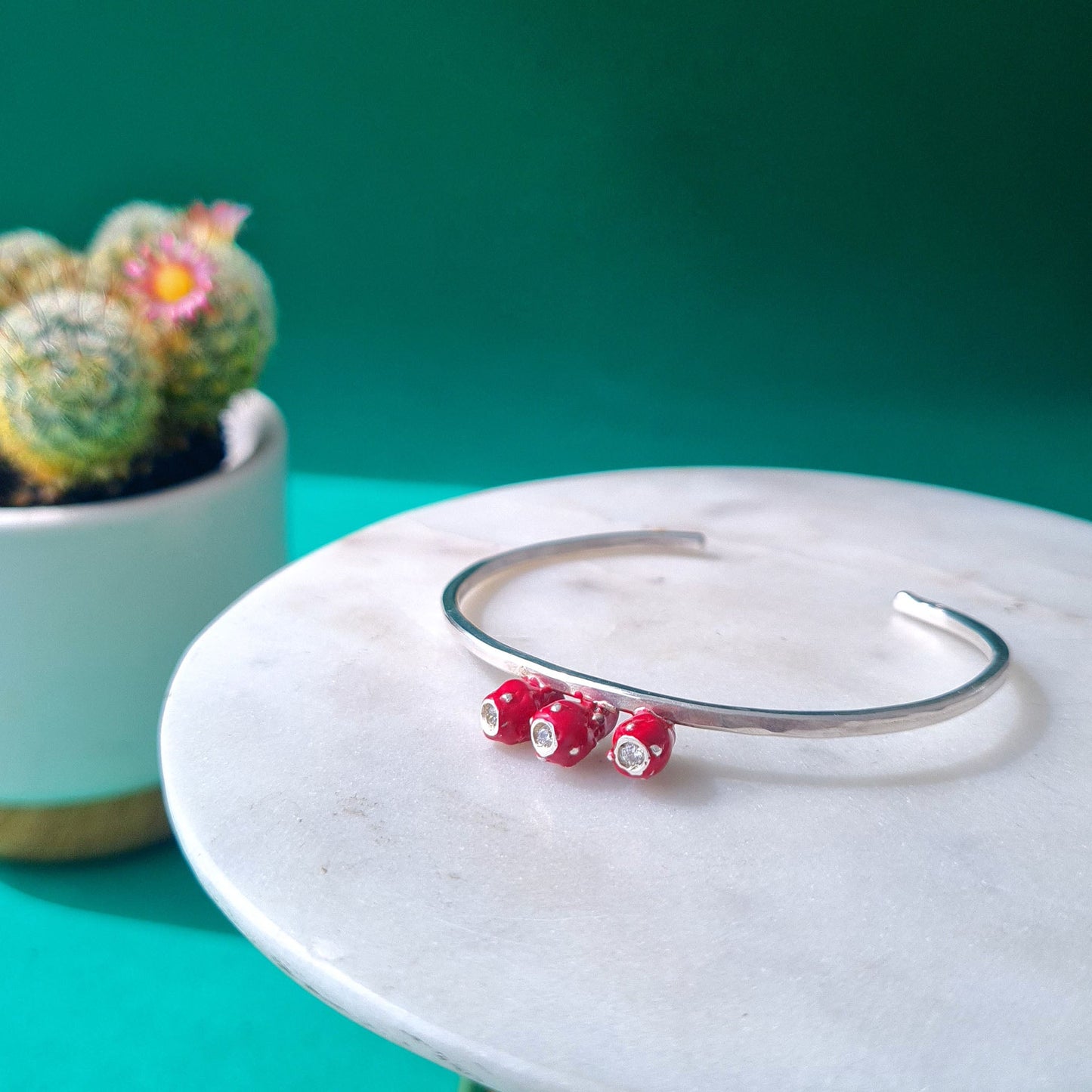 FICHI D'INDIA - Bracciale rigido in argento 925 con fichi tris