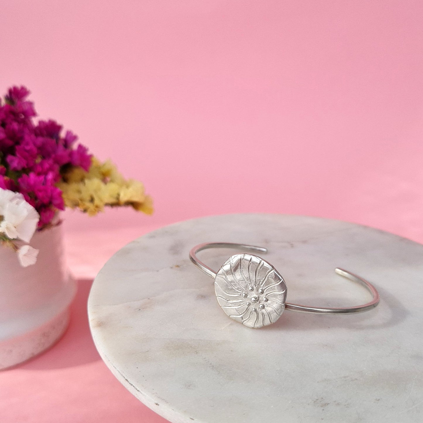 2D FLOWERS - Bracciale rigido in argento 925 con fiore medium