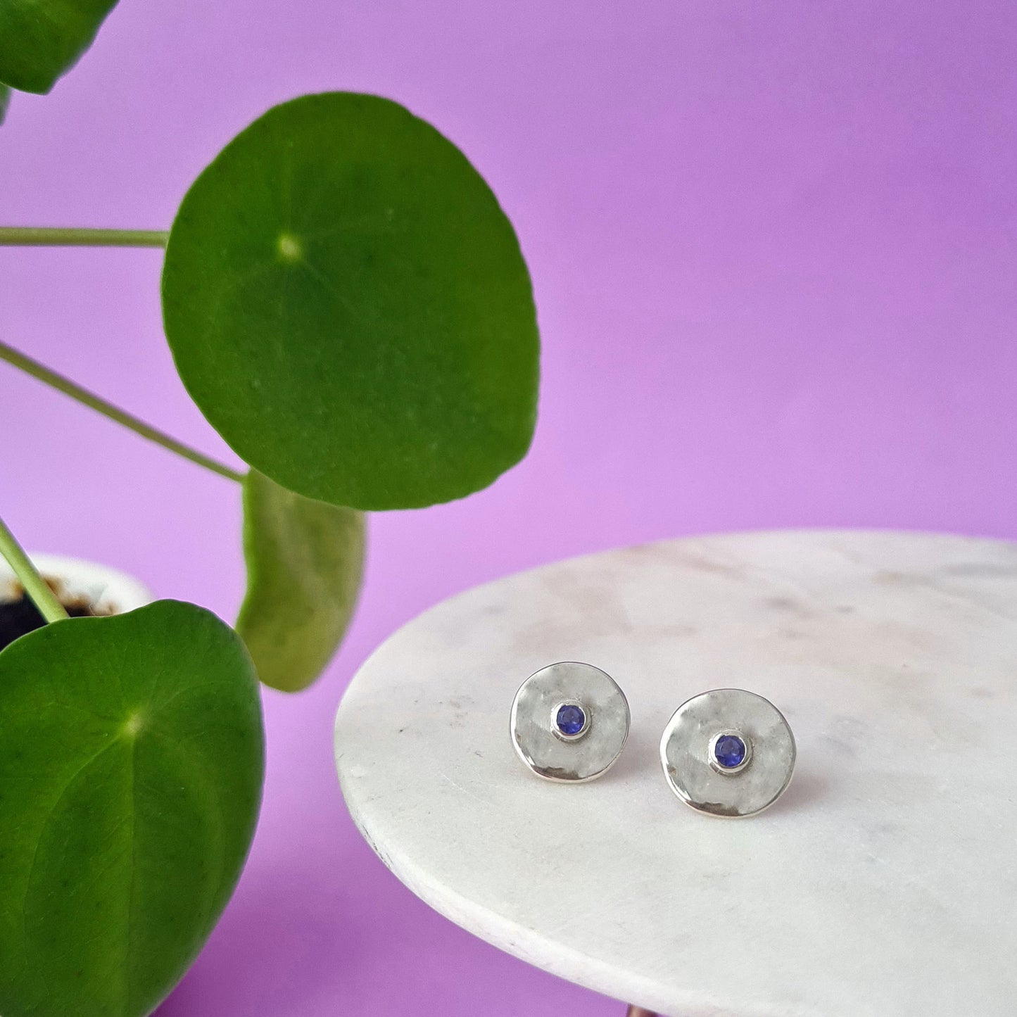 PILEA - Orecchini a lobo in argento 925 con pilea mini e ioliti