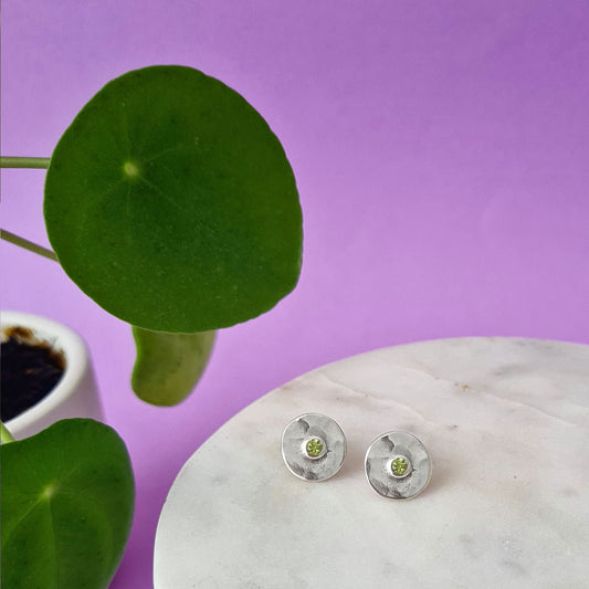 PILEA - Orecchini a lobo in argento 925 con pilea mini e peridoti